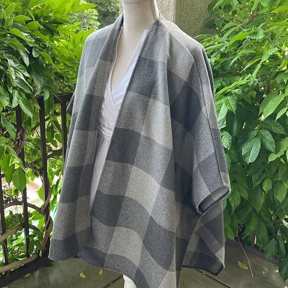 GAP Buffalo Plaid Poncho Outerwear M/L - Picture 5 of 13